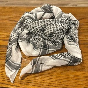 Keffiyeh Black and White Scarf Palestinian Style